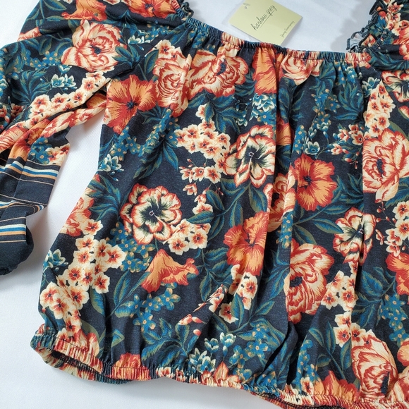 💥Just In💥 Off Shoulder Crop M NWT - Picture 7 of 7